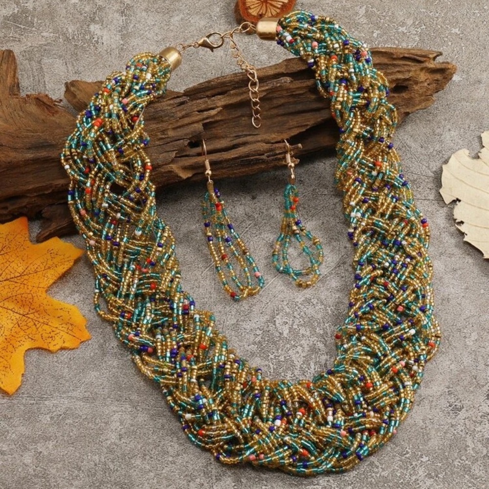 Green multi necklace